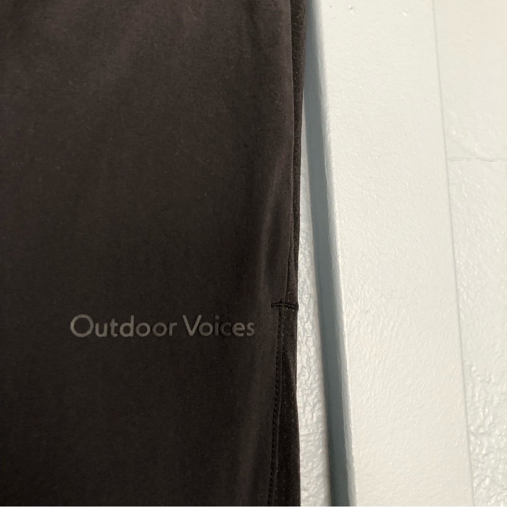 Outdoor Voices Black High Waisted Joggers with Pockets and Elastic Waistband - Picture 2 of 9